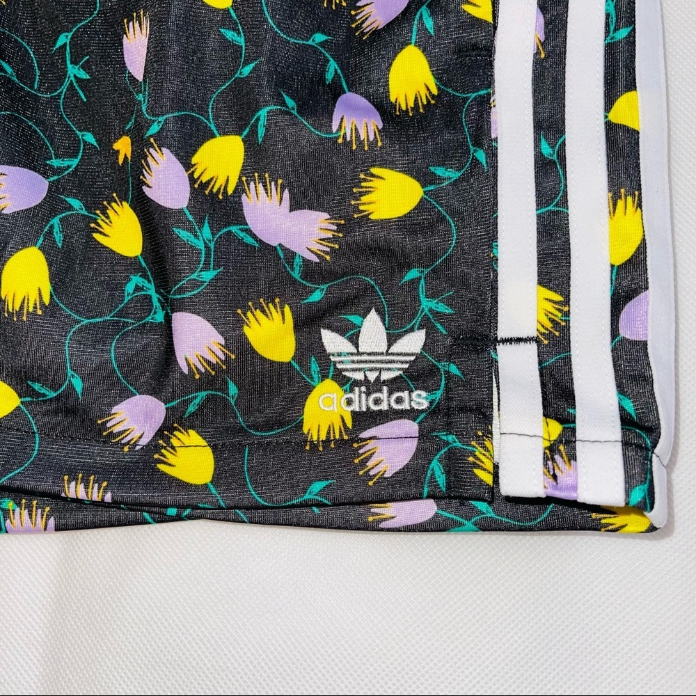 Adidas | Womens Adidas Set Cropped T-shirt/ shorts - Picture 8 of 13